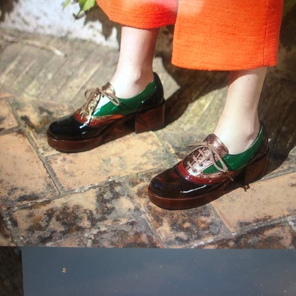 Women's Green and Brown Oxford Shoes with different box - Picture 2 of 7